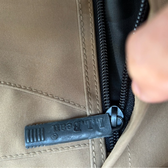 LLBEAN Traveler bag, converts to shoulder or backpack. #0MS45. Versatile, Unisex - Picture 13 of 14